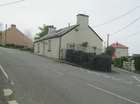 COSY COTTAGE WITH REAL FIRE AND FABULOUS VIEWS IN CARMARTHENSHIRE, WALE Отели в г. Кидвелли