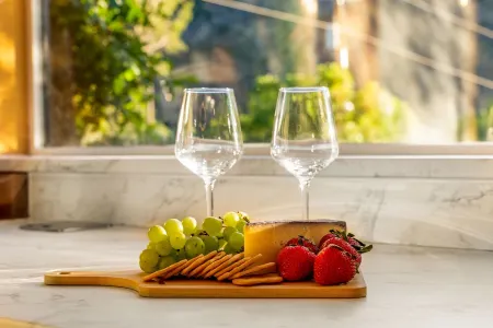 Modern Cabin with Canyon Views with Patio, Sauna Hot Tub, Wifi, AC & Fireplace