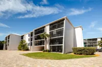 Sundial B306--Direct Beachview, Newly Renovated, Steps to Beach - 4-Sterne