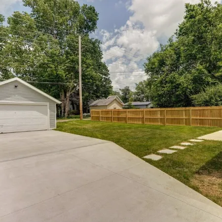Brand NEW Spacious 5-bedroom house in awesome Springfield near MSU and Mercy