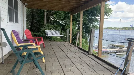 Private Frontage on Beautiful Silver Lake!