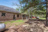 Tremendous Family Home on the Curve! 3-bedrooms close to the lake and amenities Hotels near Twin Dikes Park