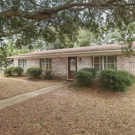 Charming Coastal Retreat in West Biloxi!