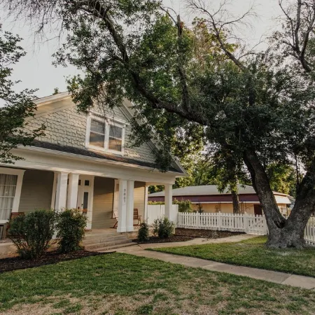 The Dreamiest Home on Homan - Lovely 3 Bedroom House - Near to Everything