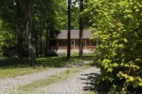 Aux portes de L'île Hotels in L'Ile-d'Orleans