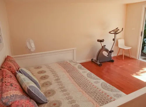 Sunny and modern villa located 5 mins walk from Avalon Beach!