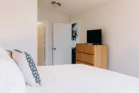 Just renovated! Best condo in Jupiter, Walk to the beach!