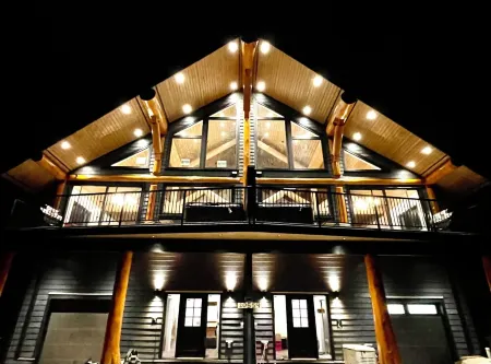 Timberwolf A- New Luxury Lodge *HOT TUB* GAMES ROOM*