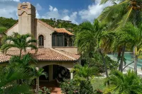 Luxurious 4 BR Beachfront Villa in Lower Peter Bay