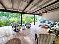 6 guests, 4 min Walk to Private Beach, casino, bowling alley and much more !