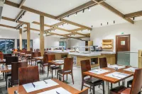 Iris Hotel - breakfast