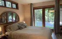 The Hobbit on Canopy Ridge Gabriola Hotels in Nanaimo