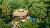 Luxurious Island home with private pool. Short walk to the beach. Hotels in 