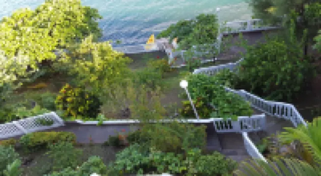 Sapphire Reef Villa, Ocean Front on a Protected Reef, Pool, Staffed, Private