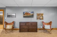 15 Min from Campus! Large 2BR Perfect for Groups!