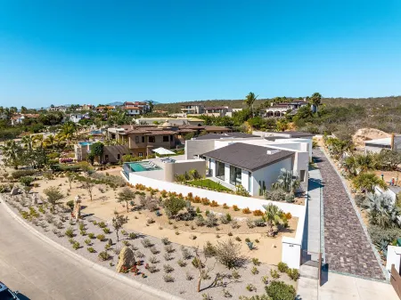 Casa Paz ~ Upscale Designer Retreat ~ Pool ~ Hot Tub ~ Ocean Views