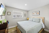 Renovated 2BR Apartment Near Vanderbilt Beach and Mercato, North Naples