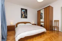 Gemütliche Apartment Enolabee mit Meerblick, Terasse, Balkon und Privatparking.