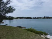 Waterfront 2 Bedroom Cottage, Access to Private Beach - Balkon