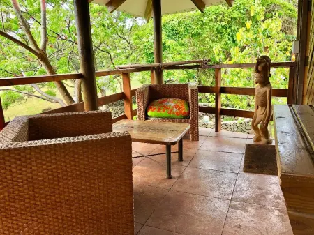 Elegante y Tranquila Cabaña Cerca al Mar y al Centro Отели рядом с Аэропорт Матавери