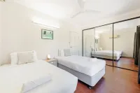Zen Pandanus Point Pool - Backyard - Balcony