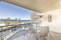 APARTMENT IN CALA MILLOR, Modern, DIRECTLY ON THE BEACH, SEAVIEW, Wifi Incl, up to 4 pers.