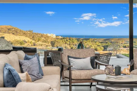 Oceanfront Elegance 3 BR Condo at Alvar in Quivira Los Cabos Отели рядом с достопримечательностью «Los Cabos Whale Shark»