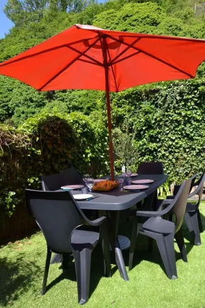 Fisherman's cottage , parking possible, 80 m from the sea, garden, 5 per, wifi Отели рядом с достопримечательностью «CORD(e)»