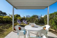 Nice holiday house with pool and sea view