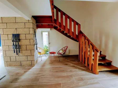 Sainte-Marine, sunny house by the sea Отели в г. Комбри