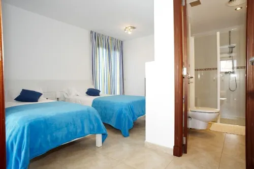 Luxury apartment with beautiful views, private pool and beach access