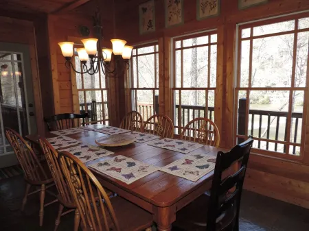 3 Bedrooms, 2 1/2 Baths River Cabin with WiFi, Hot Tub and Fire Pit