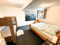 Central vacation apartment on the lake and near the castle