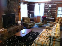 Lakeside Log Home, fireplace, snowmobile trails, parking, skiing, dog-friendly