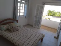 Spacious house to gather family and friends, beach, barbecue, pool and green area