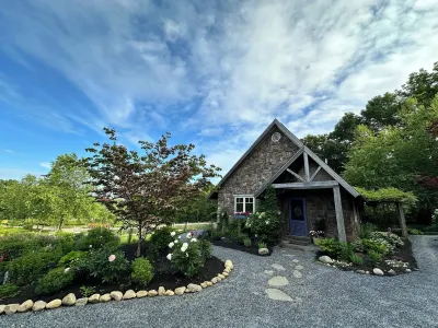 Beautiful 13 acre Property on Sheepscot River w/ 2 Bedroom Cottage & Air Stream Hotels near North Of The Border