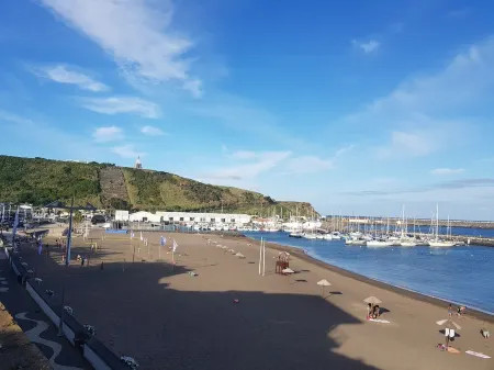 Black House Apartments II Отели в г. Прая-да-Витория