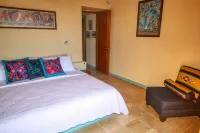 VIEWS Beach  Designer Upscale 2-4 adultsBest Location CASA ZIH LaRopa Playa