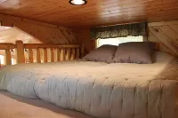 "Shore Thing", Cozy Lake Cumberland Cabin - Hot Tub, Fire Pit, Minutes from Lake