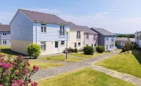 Atlantic Reach Cottage, Newquay.  Large 4 bed villa with leisure services & WiFi - Jacuzzi