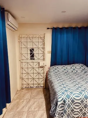 Cozy Jacuzzi 2bd - 5 minutes from the beach!