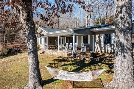 Lake Hickory Cottage