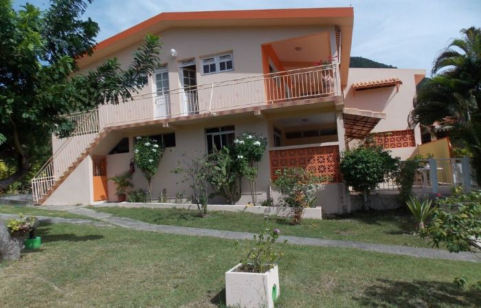 SEASONAL RENTAL IN VILLA WITH GARDEN - QUIET AREA - BEACH 300m