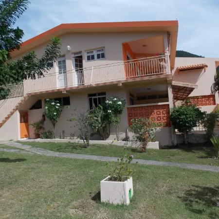 SEASONAL RENTAL IN VILLA WITH GARDEN - QUIET AREA - BEACH 300m