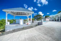 Villa Cacyli: private heated pool and Jacuzzi, view of Baie des Mulets Hotel a Le Vauclin