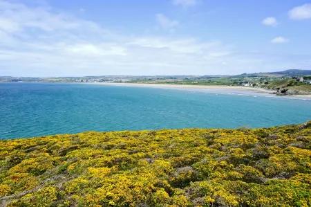 Maison vue mer côte sauvage pointe de la Torche Отели в г. Пенмарш