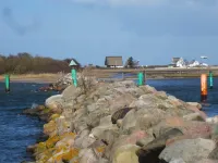 4 - apartment, large garden and terrace with beach chair; quiet outskirts - WiFi