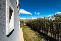 Casa Abruzzo: Cozy Retreat with Stunning Andes Mountains and Lake Views