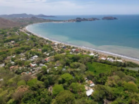 4Br/3.5BA AC Villa, 200m from Beach with Amazing Private Pool, Garden & Parking