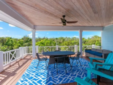 Blue Tang - Newly Renovated Bahamian Villa, minutes to the ocean! Hotels in Elbow Cay
